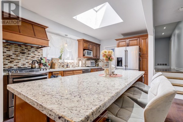 5 Hallow Crescent, Toronto, ON M9W2V8 Photo 5