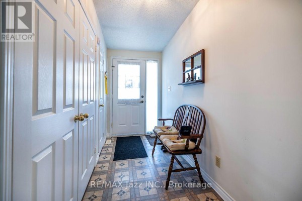 Primary Bedroom - 5 King Court, Clarington, ON L1B1L7 Photo 5