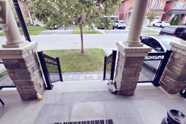 5 Magical Road, Brampton, ON L7A4R1 Photo 2