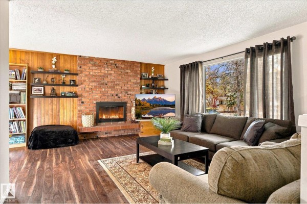 Family room - 5 Marchand Pl, St  Albert, AB T8N1L7 Photo 4