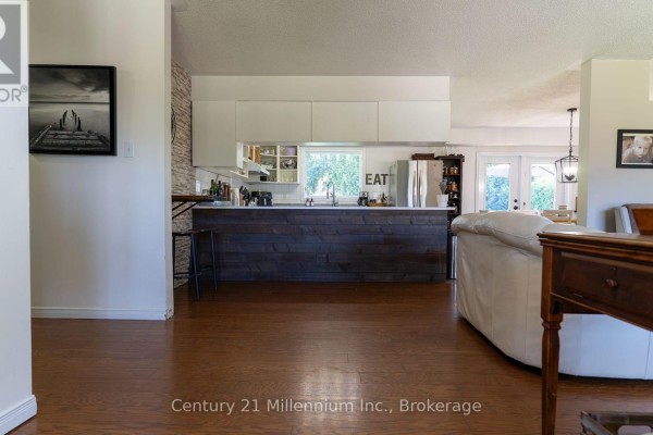 Dining room - 5 Mckean Boulevard, Clearview, ON L0M1P0 Photo 3