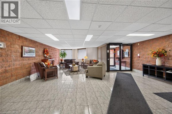 Living room - 5 Mill Pond Court Unit# 202, Simcoe, ON N3Y5J6 Photo 5