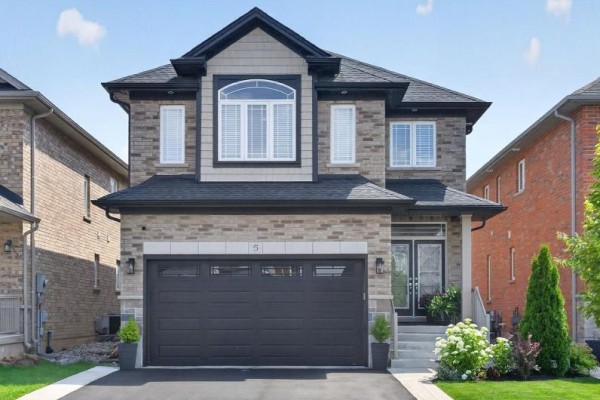 5 Narbonne Crescent, Hamilton, ON, photo 2