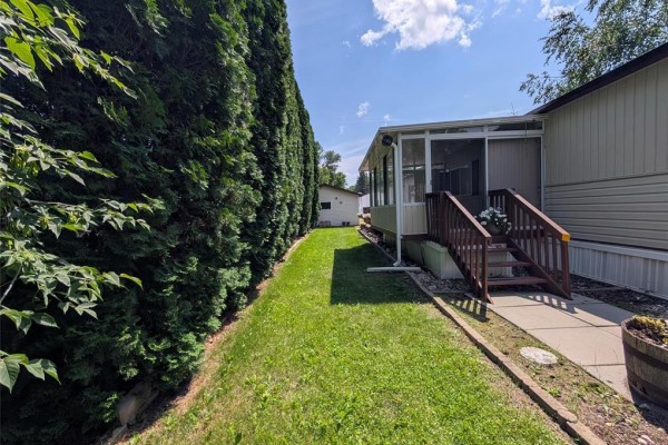 Eat in kitchen - 5 Nature Drive, Ste Anne, MB R5H1H2 Photo 4