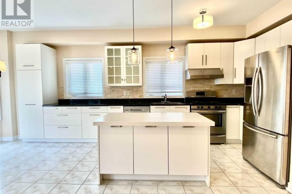 Kitchen - 5 Navarre Street, Richmond Hill, ON L4B4H3 Photo 3