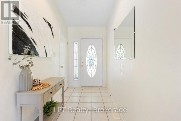 Kitchen - 5 Niagara Trail, Clarington, ON L1B1A2 Photo 4