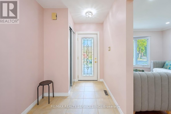 Family room - 5 Nimrod Crescent W, Brampton, ON L6S4T9 Photo 5