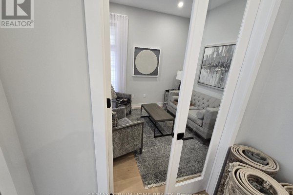 Living room - 5 Norbury Crescent, Toronto, ON M1P0G3 Photo 4