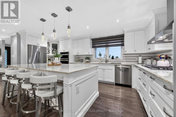 5 Northampton Drive, Toronto, ON, photo 3