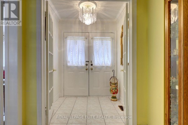 Dining room - 5 Pinecone Way E, Brampton, ON L6R1N5 Photo 4