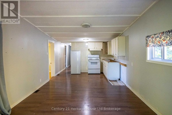 Living room - 5 Quail - 596101 59 Highway, East Zorra Tavistock, ON N4S7W1 Photo 4