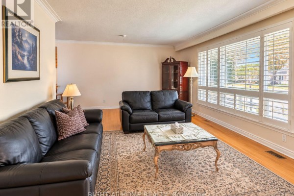 5 Renault Crescent, Toronto, ON M9P1J2 Photo 2