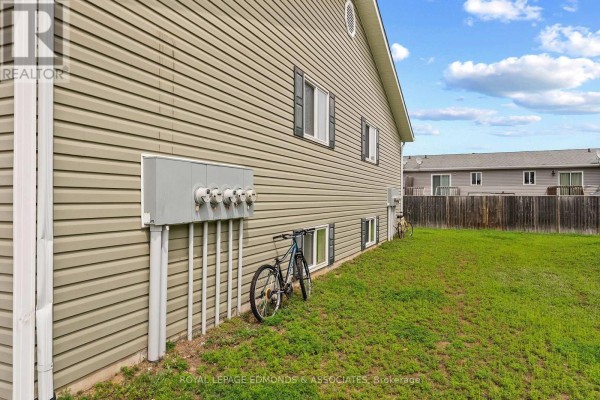 5 Renfrew Street, Petawawa, ON K8H0B6 Photo 5