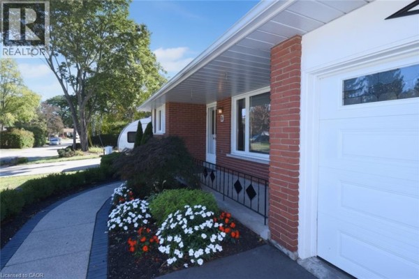 Laundry room - 5 Rogers Road, Dundas, ON L9H4E2 Photo 2