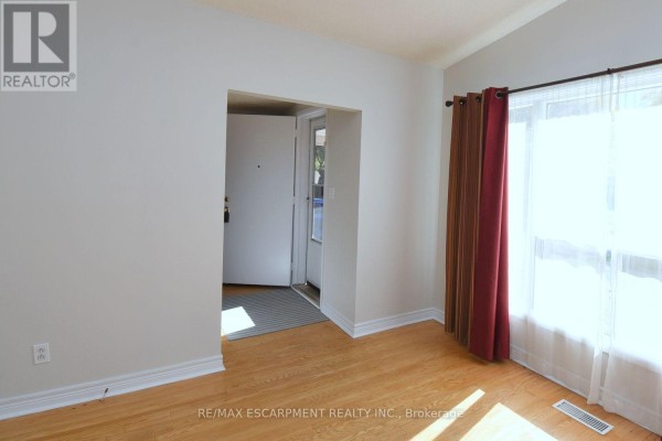 Bedroom - 5 Ronaldshay Avenue, Hamilton, ON L9A3B2 Photo 5
