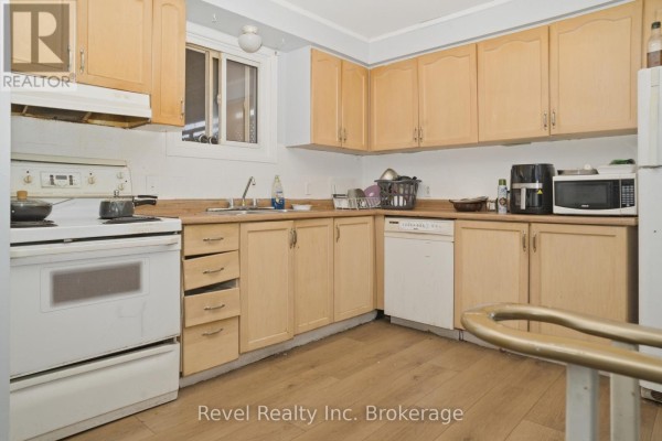 Laundry room - 5 Southview Crescent, North Bay, ON P1B8T9 Photo 2