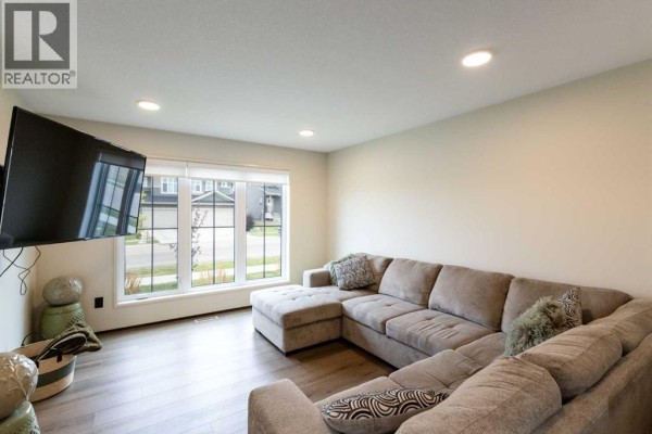 Living room - 5 Springfield Boulevard, Sylvan Lake, AB T4S0S5 Photo 5