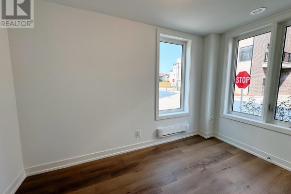 Family room - 5 Spruce Pines Crescent, Toronto, ON M4A0A9 Photo 2