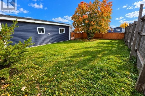 Dining room - 5 Squires Avenue, Wabush, NL A0R1B0 Photo 4