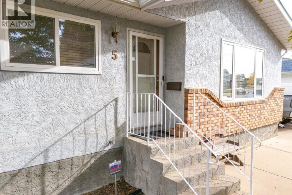 Residential for sale at 5 Stapeford Crescent Se, Medicine Hat, AB - MLS® CR3JEH