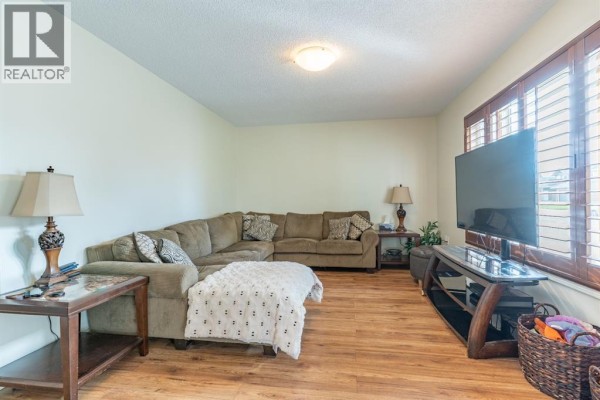 Kitchen - 5 Stapeford Crescent Se, Medicine Hat, AB T1B3Z1 Photo 5