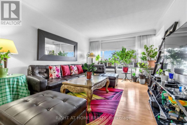 5 Thwaite Avenue, Toronto, ON, photo 3