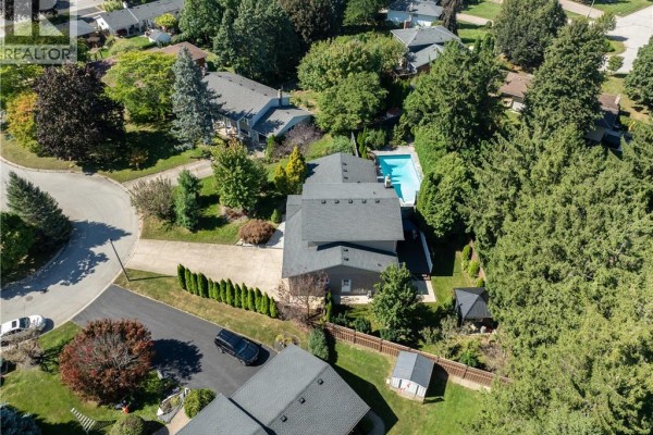 Overhead view of a residential property featuring a house with a swimming pool and surrounding greenery. - 5 Tottenham Court, Niagara On The Lake