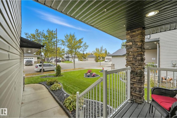 Kitchen - 5 Valley Cl, Fort Saskatchewan, AB T8L4P1 Photo 3