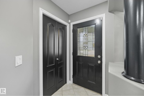 Family room - 5 Valley Cl, Fort Saskatchewan, AB T8L4P1 Photo 4
