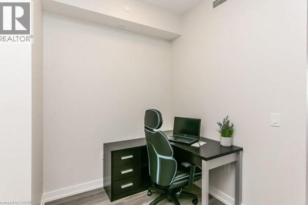 Living room - 5 Wellington Street S Unit# 1607, Kitchener, ON N3H2E6 Photo 4