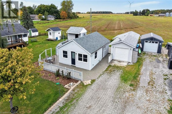 Elevated aerial view of the property showcasing the bungalow, deck, garage, and surrounding outbuildings. - 5 Willoway Lane, Selkirk