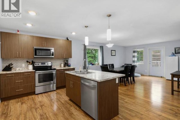 Kitchen - 50-18 Azure Road, Whitehorse, YT Y1A0L2 Photo 4