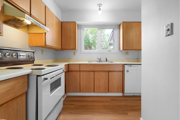Kitchen - #50 1904 48 St Nw, Edmonton, AB T6L5H3 Photo 3
