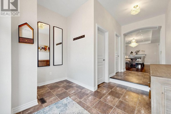 Eating area - 50 Ascalon Drive, Vaughan, ON L6A0M5 Photo 3