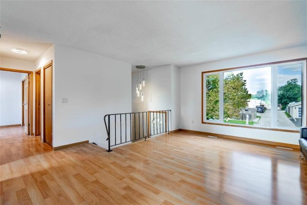 4pc Bathroom - 50 Bernard Bay, Winnipeg, MB R2C3Y1 Photo 5