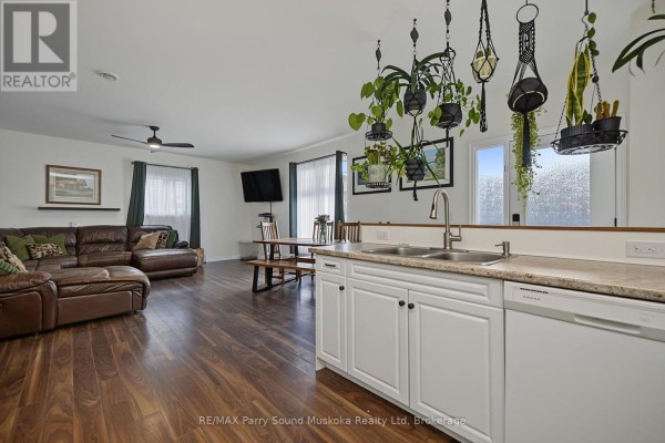 Living room - 50 Bowes Street, Parry Sound, ON P2A2L2 Photo 3