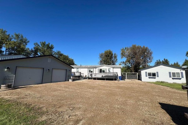 50 Cottonwood Crescent, Shilo, MB R0K2A0 Photo 2