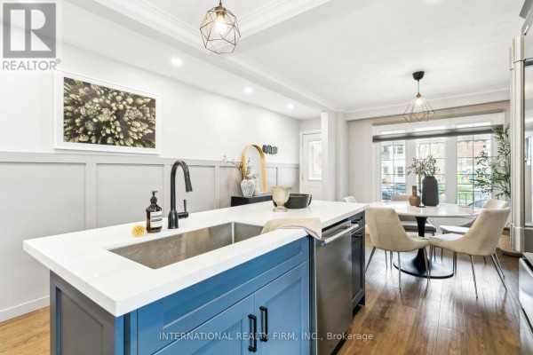 Living room - 50 Denison Avenue, Toronto, ON M5T2M8 Photo 5