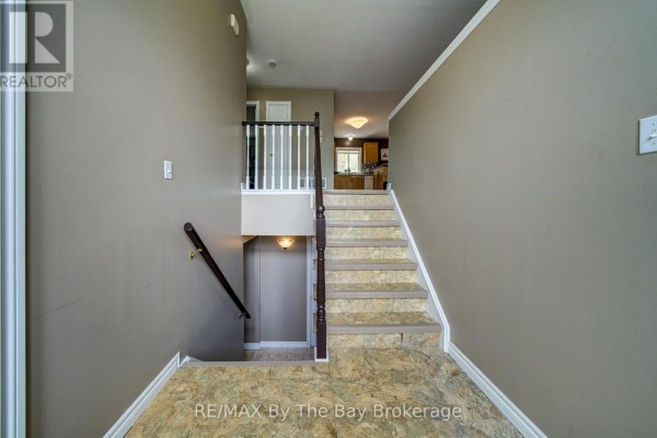 Kitchen - 50 Donato Way, Wasaga Beach, ON L9Z1R9 Photo 4