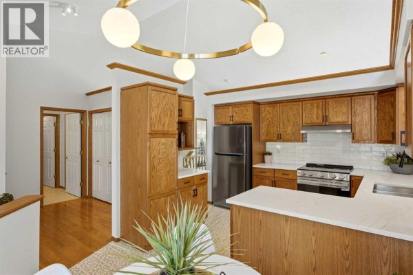 4pc Bathroom - 50 Douglasview Park Se, Calgary, AB T2G5T2 Photo 2