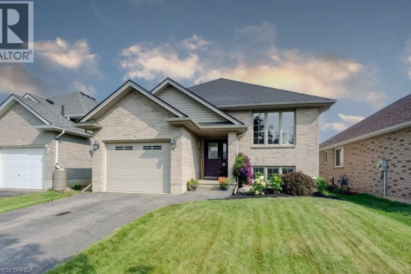 Family room - 50 Dowden Avenue, Brantford, ON N3T6R5 Photo 2