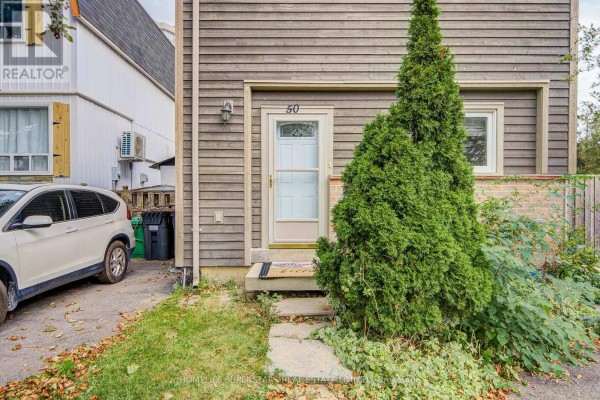 Living room - 50 Hoskins Square, Brampton, ON L6S2N6 Photo 3