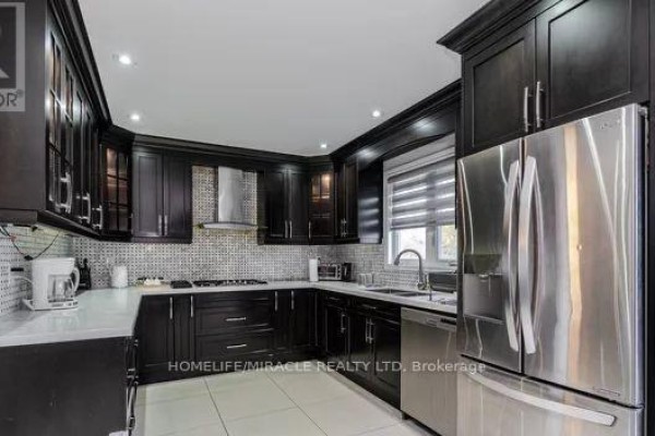 Dining room - 50 Hyatt Drive, Brampton, ON L6X3W4 Photo 4