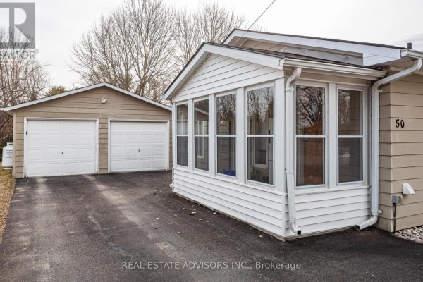 Stainless steel stove, microwave, light wood cabinets - 50 Juno Crescent Georgina