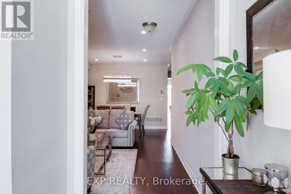 Family room - 50 Kempsford Crescent, Brampton, ON L7A4M5 Photo 2
