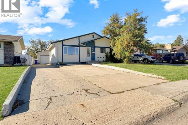 4pc Bathroom - 50 Moberly Crescent, Fort Mcmurray, AB T9H6G9 Photo 2