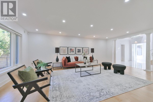 Living room - 50 Owen Boulevard, Toronto, ON M2P1E9 Photo 5
