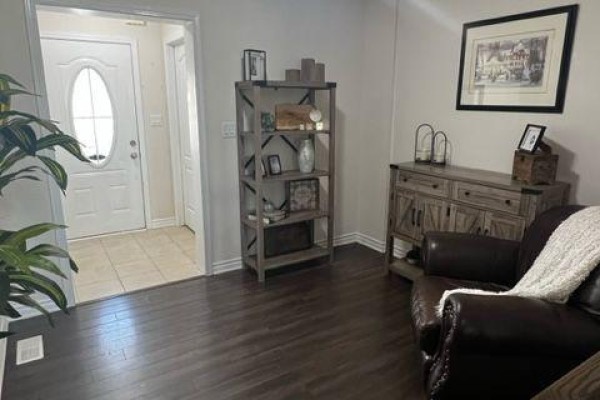 Great room - 50 Payne Crescent, Aurora, ON L4G0X8 Photo 2