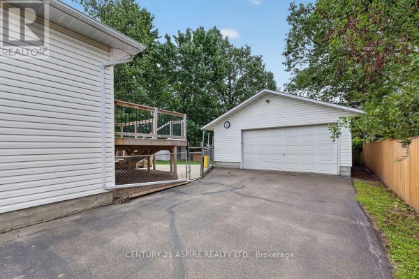 Dining room - 50 Portage Road, Petawawa, ON K8H3M8 Photo 4