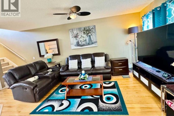 Living room - 50 Prestwick Way, Calgary, AB T2Z3L9 Photo 4
